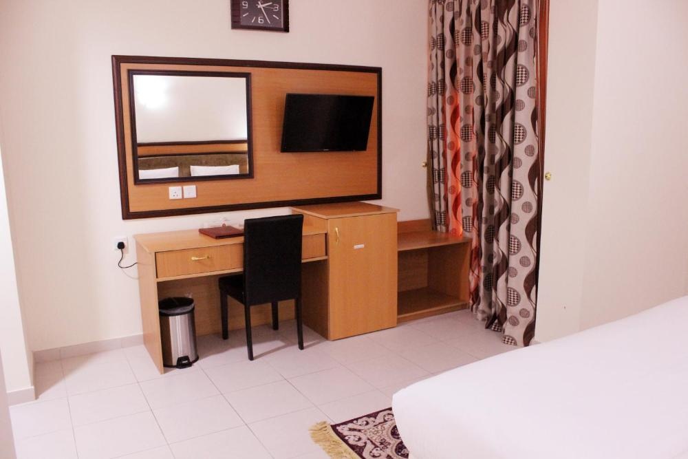 Room image 3
