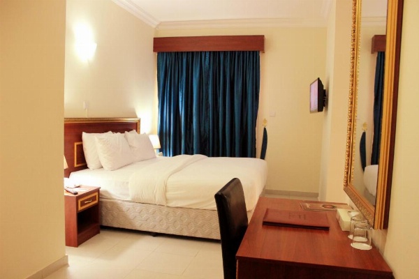 Montreal Naif Hotel image 20